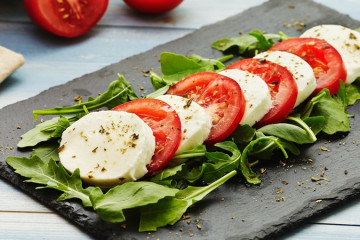 Салат с сыром Буррата